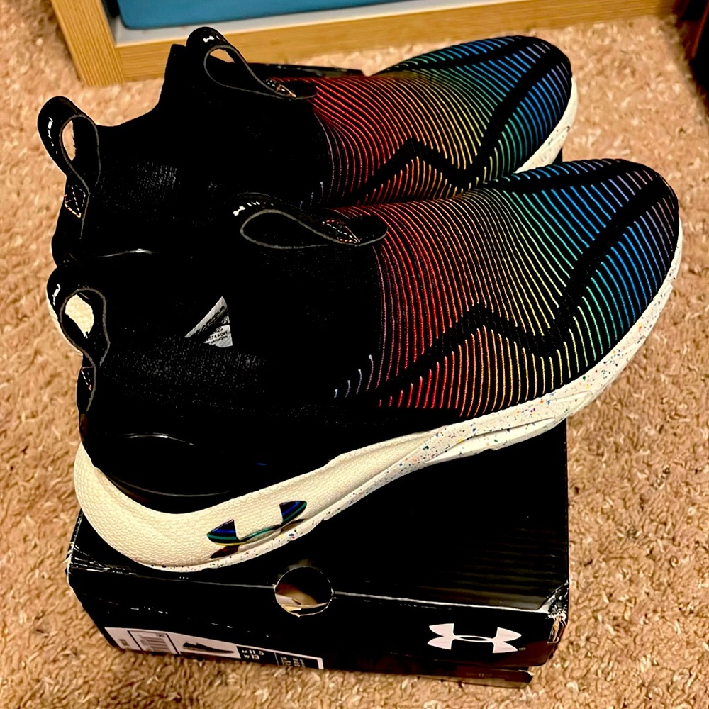Under Armor Mens 11.5 HOVR phantom pride shoes